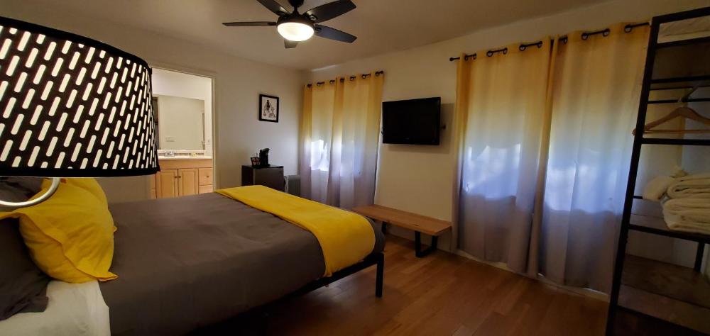 Standard King Room interior